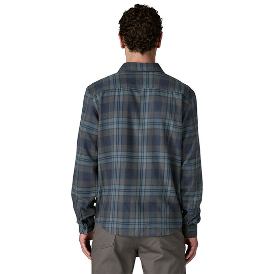 Patagonia Men's Long-Sleeved Lightweight Fjord Flannel Shirt Paw: Smolder Blue Image 03