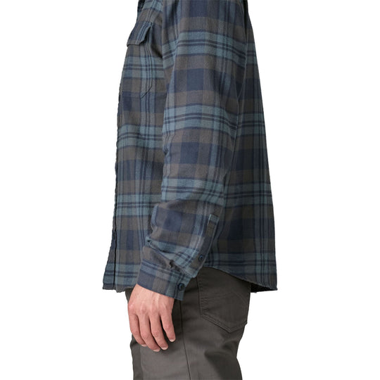 Patagonia Men's Long-Sleeved Lightweight Fjord Flannel Shirt Paw: Smolder Blue Image 05