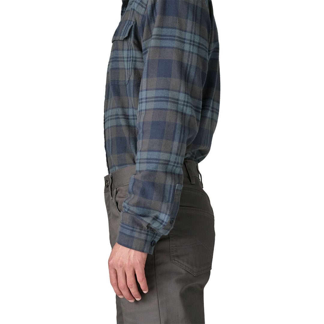 Patagonia Men's Long-Sleeved Lightweight Fjord Flannel Shirt Paw: Smolder Blue Image 06