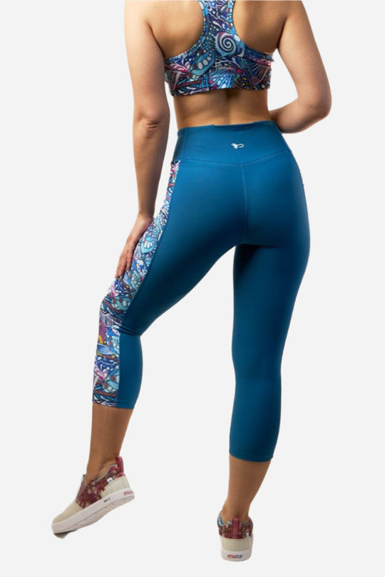 Enchanted Grayling Pocket Capri Leggings