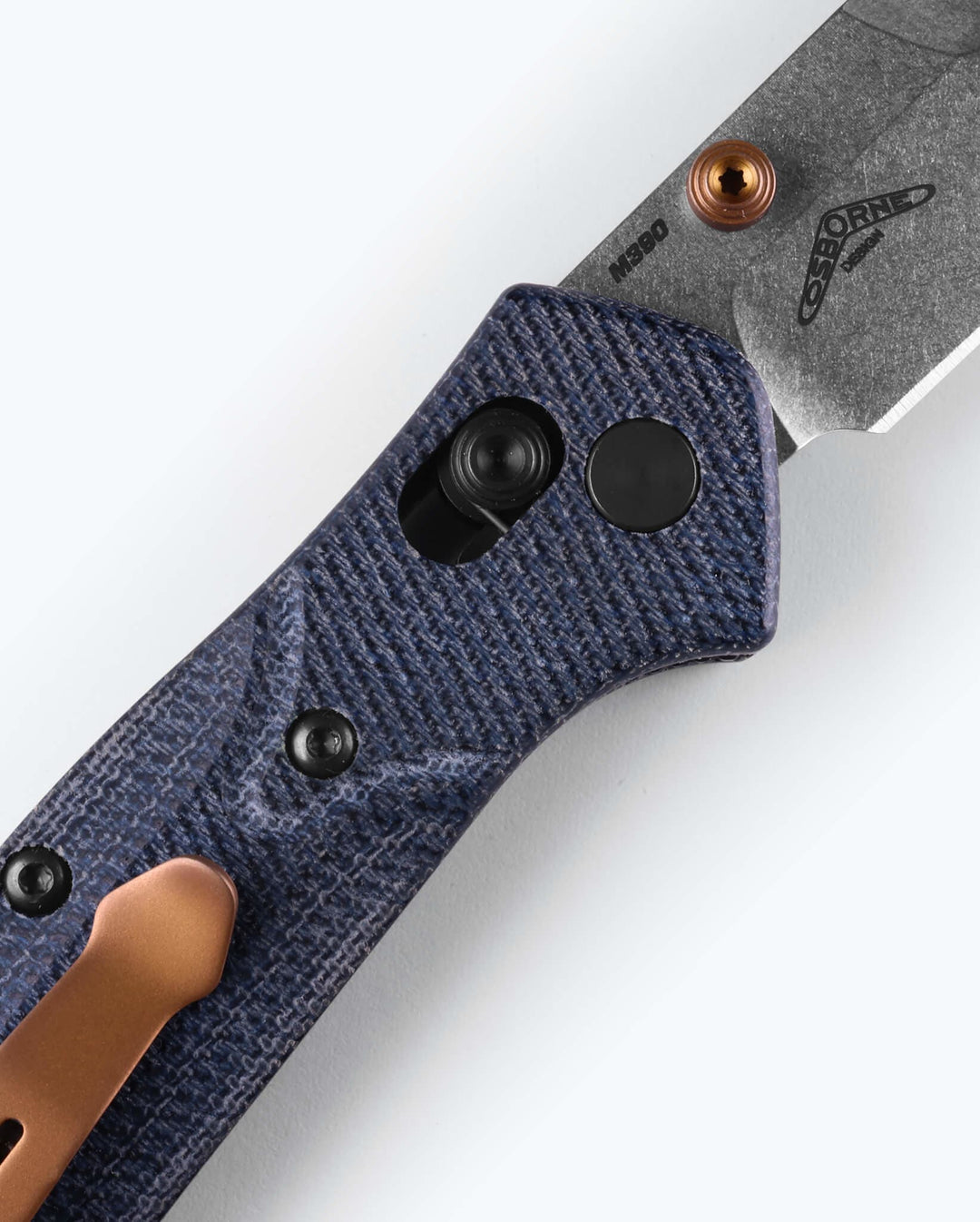 Benchmade 945-04 Mini Osborne AXIS lock detail